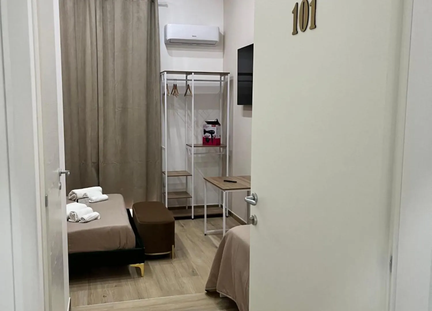 Vpm Rooms Central Train Station Naples 0*,